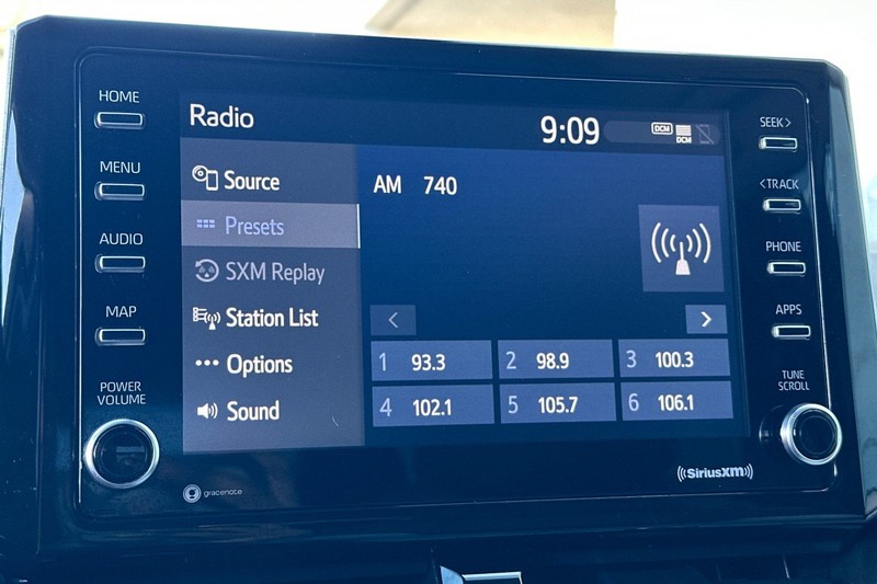 Toyota Corolla Vehicle Full-screen Gallery Image 17