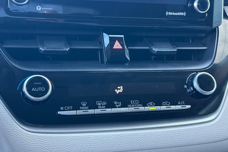 Toyota Corolla Vehicle Full-screen Gallery Image 19