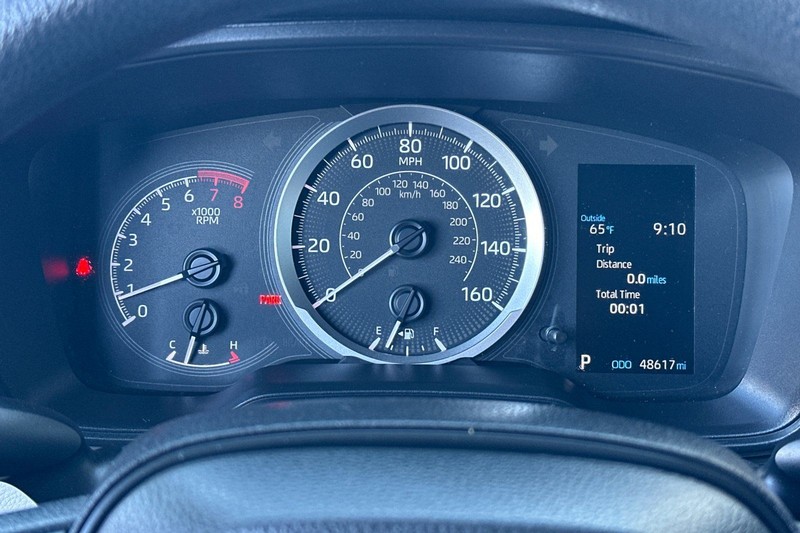 Toyota Corolla Vehicle Full-screen Gallery Image 22