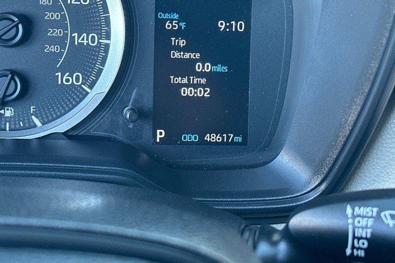 Toyota Corolla Vehicle Full-screen Gallery Image 23