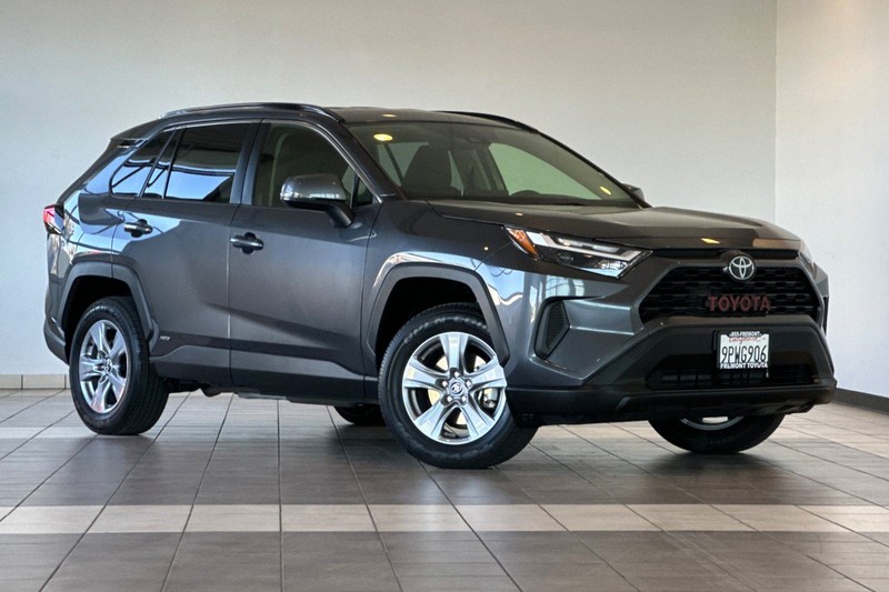 Toyota RAV4 Vehicle Full-screen Gallery Image 02