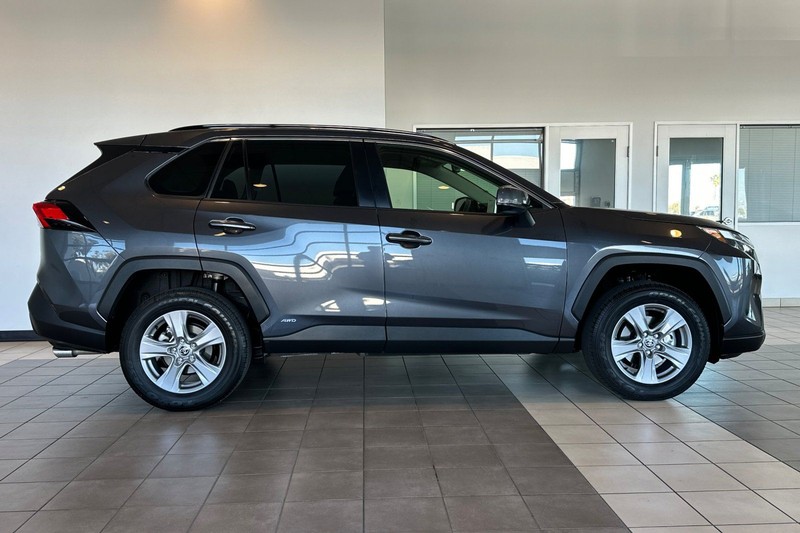 Toyota RAV4 Vehicle Full-screen Gallery Image 03