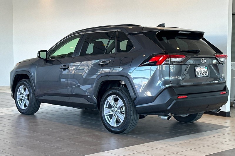 Toyota RAV4 Vehicle Full-screen Gallery Image 06