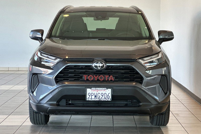 Toyota RAV4 Vehicle Full-screen Gallery Image 09