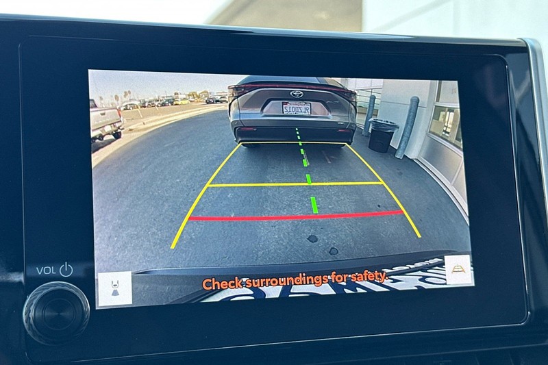 Toyota RAV4 Vehicle Full-screen Gallery Image 20