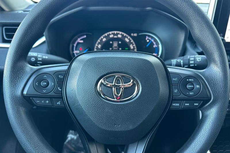 Toyota RAV4 Vehicle Full-screen Gallery Image 24