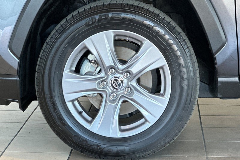 Toyota RAV4 Vehicle Full-screen Gallery Image 27