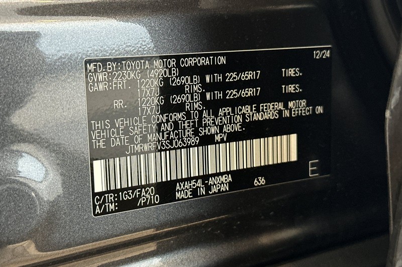 Toyota RAV4 Vehicle Full-screen Gallery Image 29