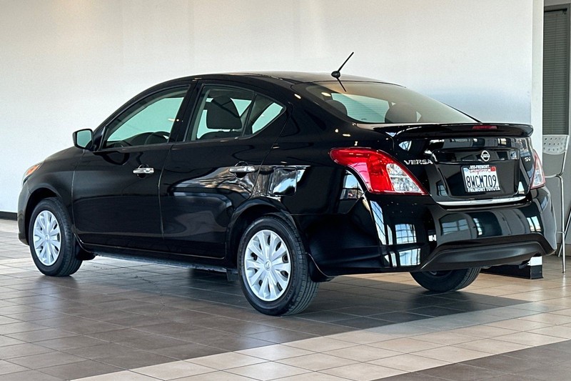Nissan Versa Sedan Vehicle Full-screen Gallery Image 06