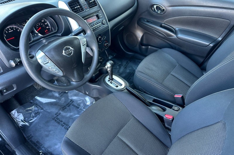 Nissan Versa Sedan Vehicle Full-screen Gallery Image 10