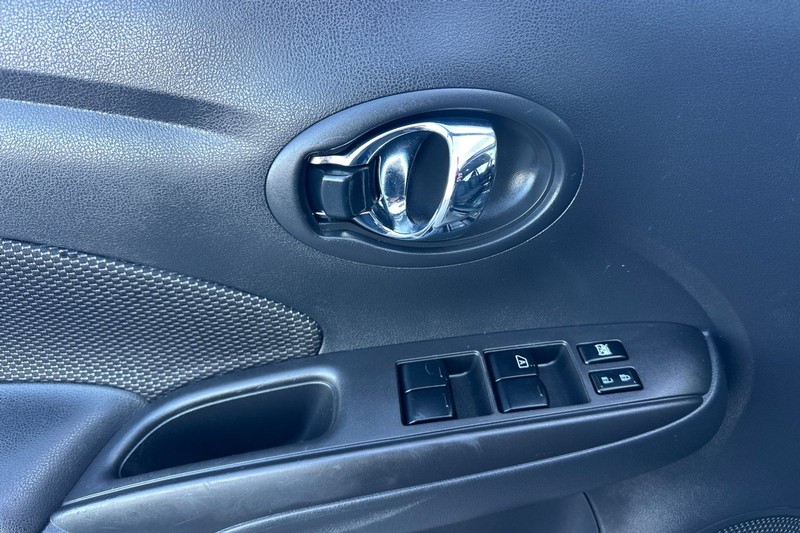 Nissan Versa Sedan Vehicle Full-screen Gallery Image 11