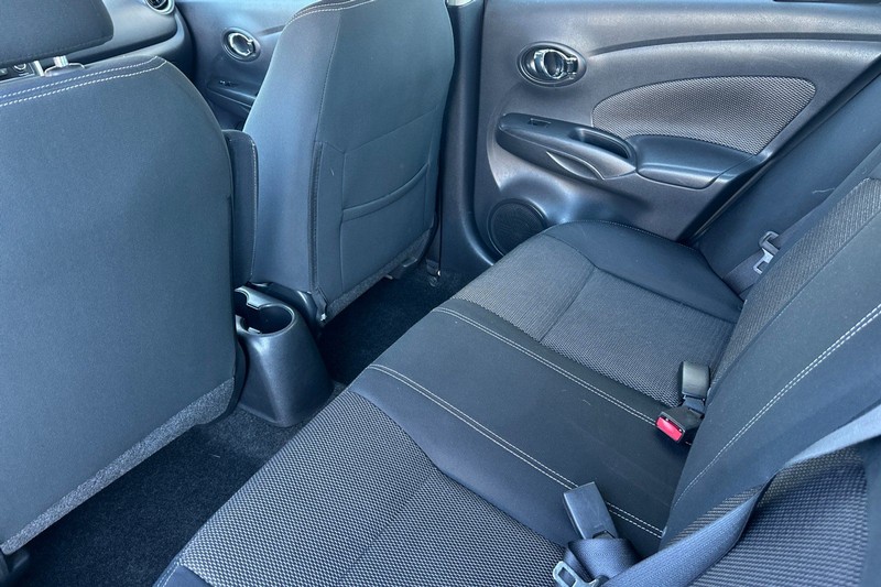 Nissan Versa Sedan Vehicle Full-screen Gallery Image 12