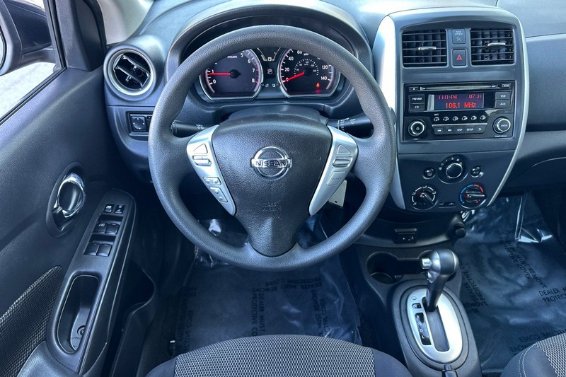 Nissan Versa Sedan Vehicle Full-screen Gallery Image 14