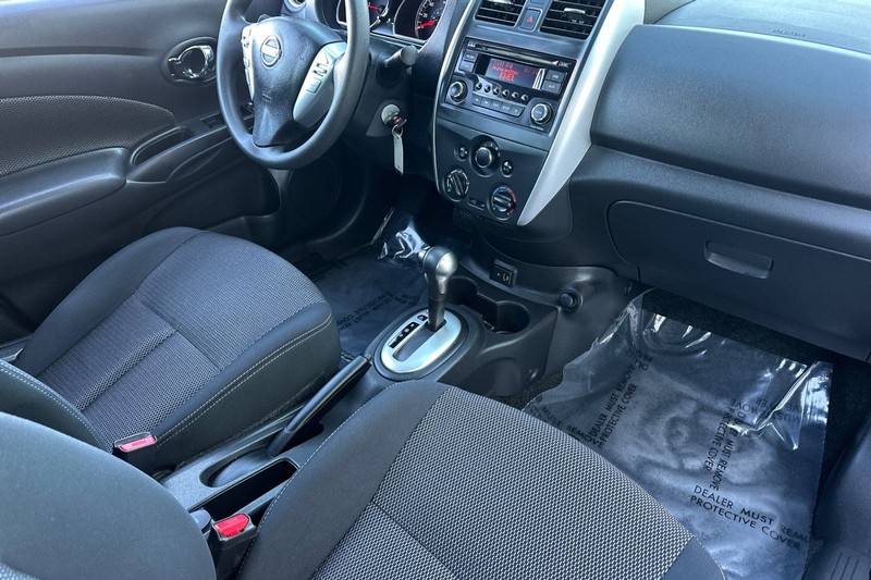 Nissan Versa Sedan Vehicle Full-screen Gallery Image 15