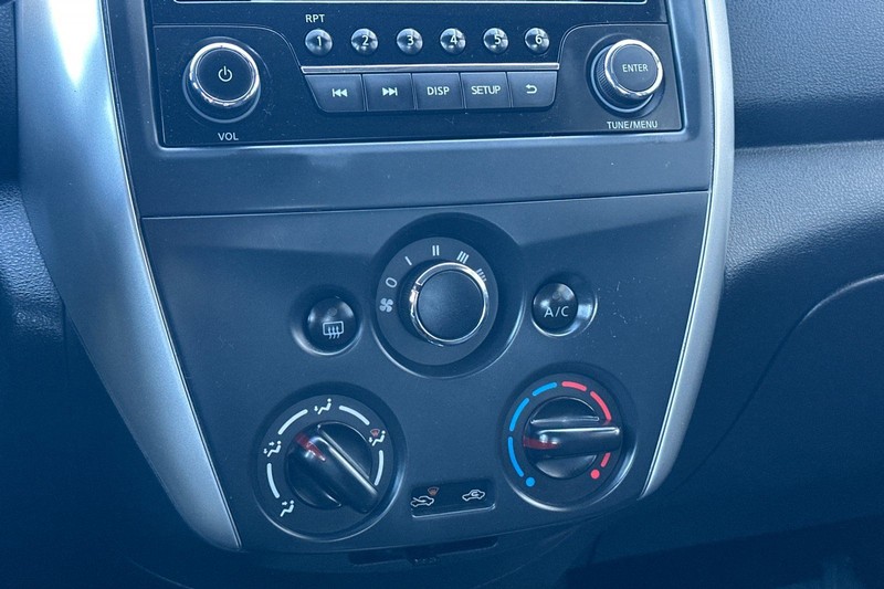 Nissan Versa Sedan Vehicle Full-screen Gallery Image 18