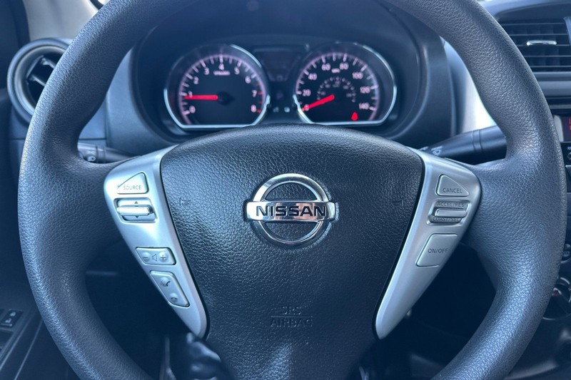 Nissan Versa Sedan Vehicle Full-screen Gallery Image 20