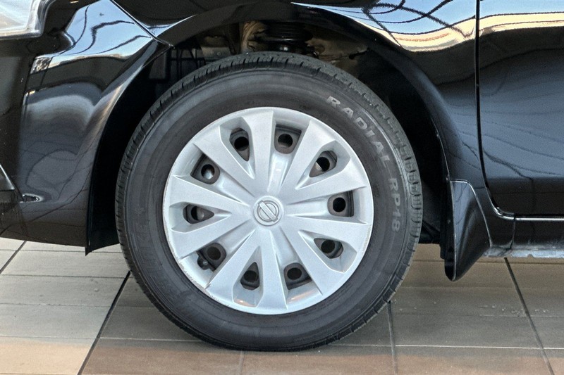 Nissan Versa Sedan Vehicle Full-screen Gallery Image 23