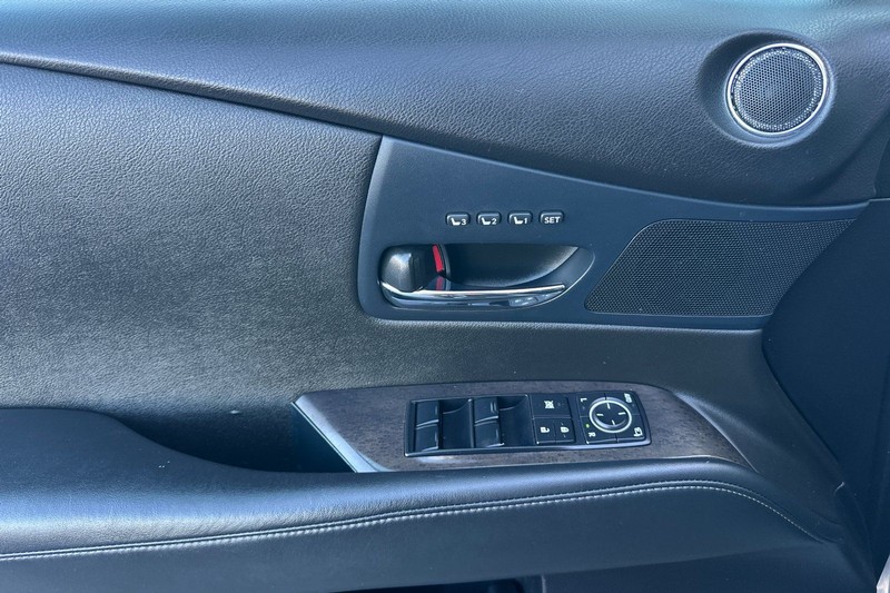 Lexus RX 350 Vehicle Full-screen Gallery Image 11