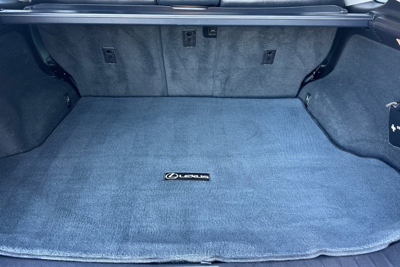 Lexus RX 350 Vehicle Full-screen Gallery Image 15