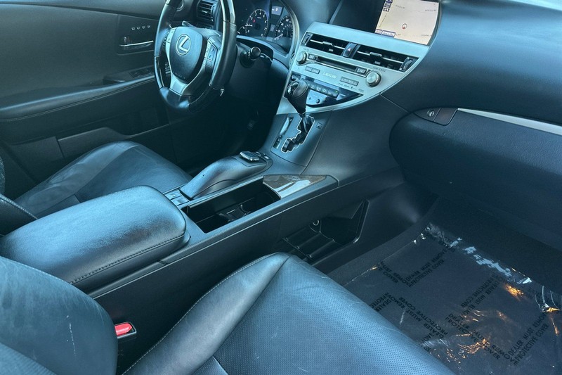 Lexus RX 350 Vehicle Full-screen Gallery Image 16