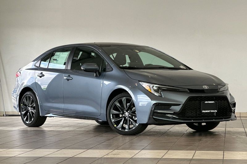 Toyota Corolla Vehicle Full-screen Gallery Image 02