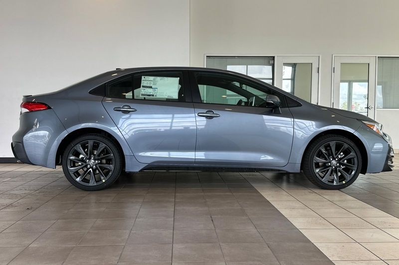 Toyota Corolla Vehicle Full-screen Gallery Image 04