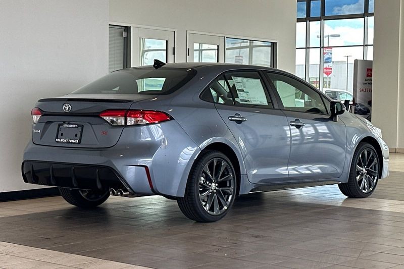 Toyota Corolla Vehicle Full-screen Gallery Image 05