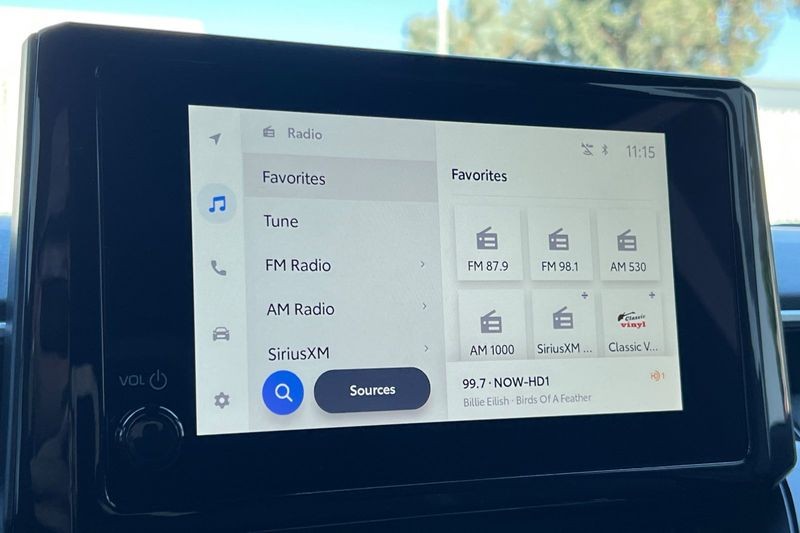 Toyota Corolla Vehicle Full-screen Gallery Image 15