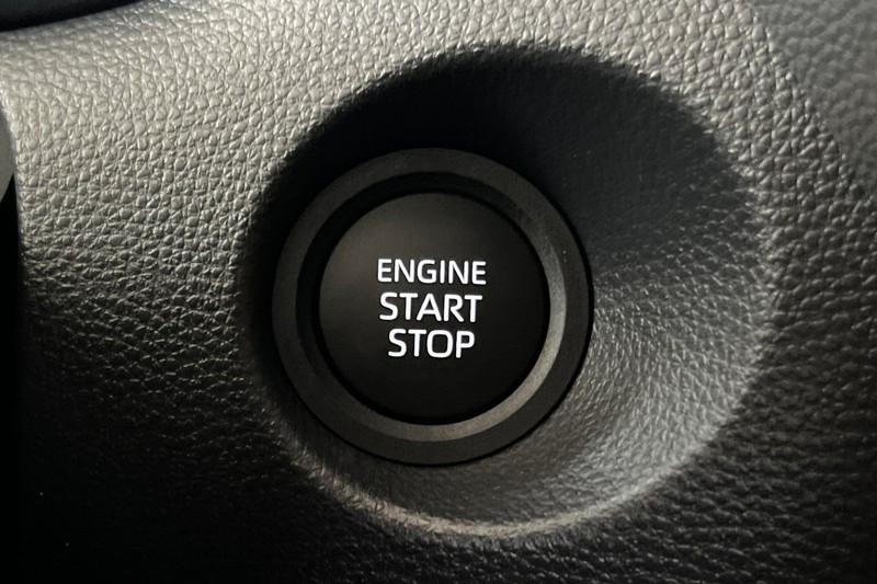 Toyota Corolla Cross Vehicle Full-screen Gallery Image 19