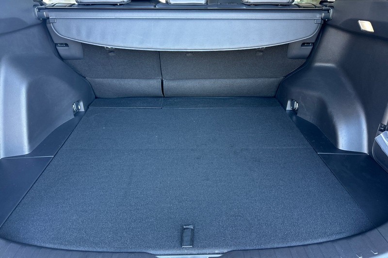 Toyota RAV4 Vehicle Full-screen Gallery Image 15