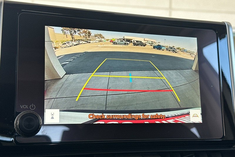 Toyota RAV4 Vehicle Full-screen Gallery Image 20