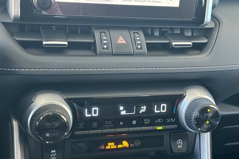 Toyota RAV4 Vehicle Full-screen Gallery Image 21