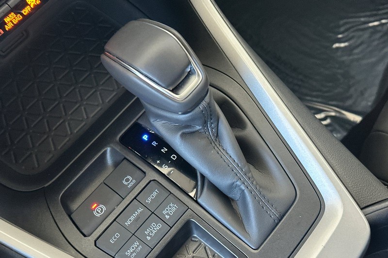 Toyota RAV4 Vehicle Full-screen Gallery Image 22