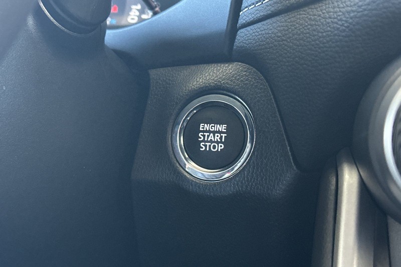 Toyota RAV4 Vehicle Full-screen Gallery Image 23