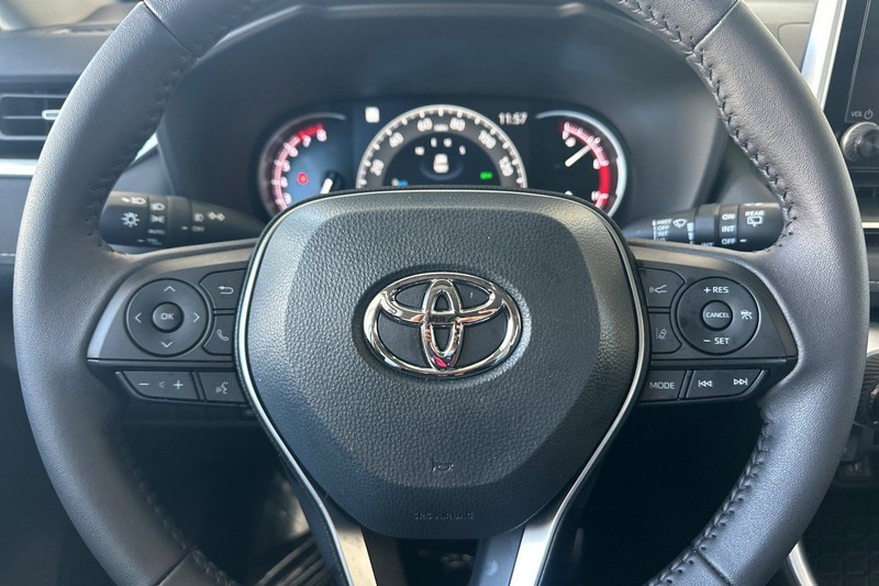 Toyota RAV4 Vehicle Full-screen Gallery Image 24