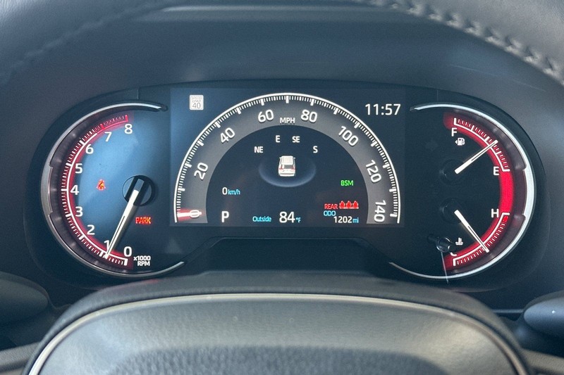 Toyota RAV4 Vehicle Full-screen Gallery Image 25