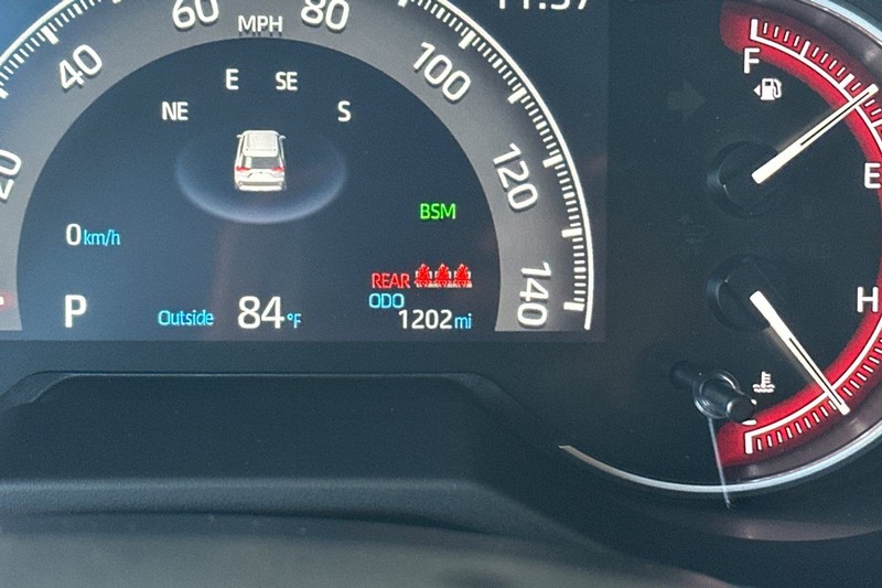 Toyota RAV4 Vehicle Full-screen Gallery Image 26