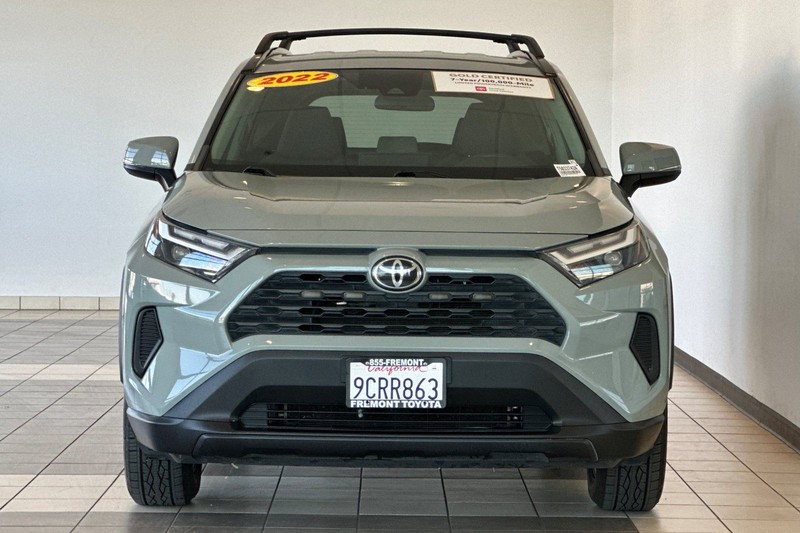 Toyota RAV4 Vehicle Full-screen Gallery Image 09