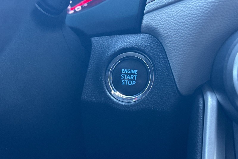 Toyota RAV4 Vehicle Full-screen Gallery Image 22