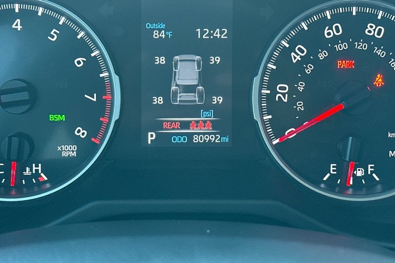 Toyota RAV4 Vehicle Full-screen Gallery Image 25