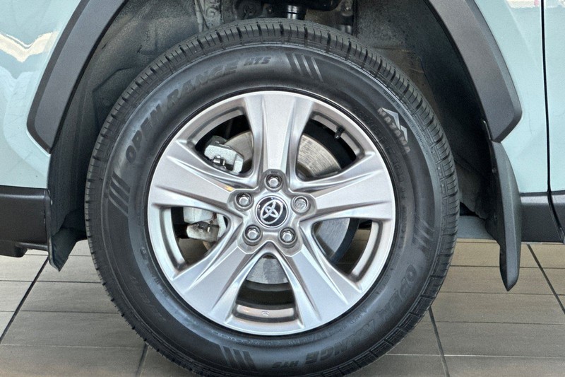 Toyota RAV4 Vehicle Full-screen Gallery Image 26