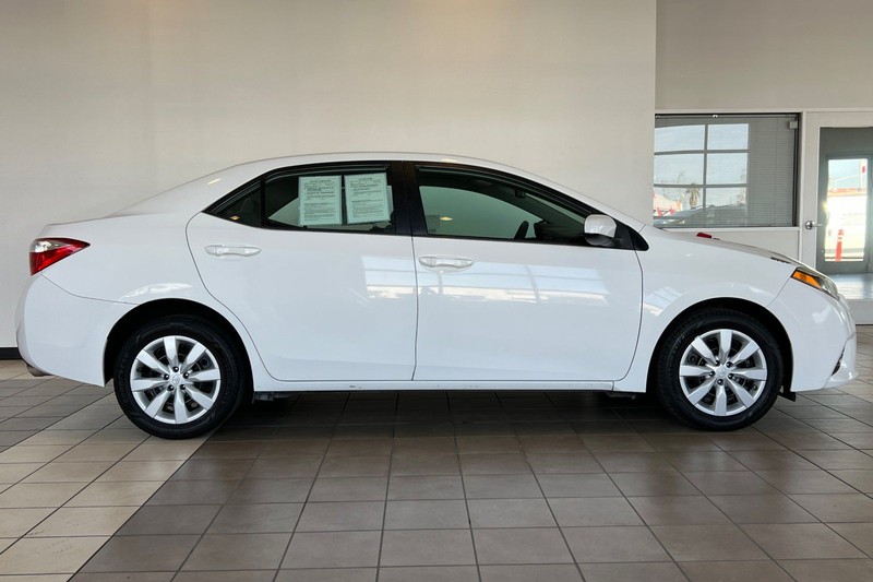 Toyota Corolla Vehicle Full-screen Gallery Image 03