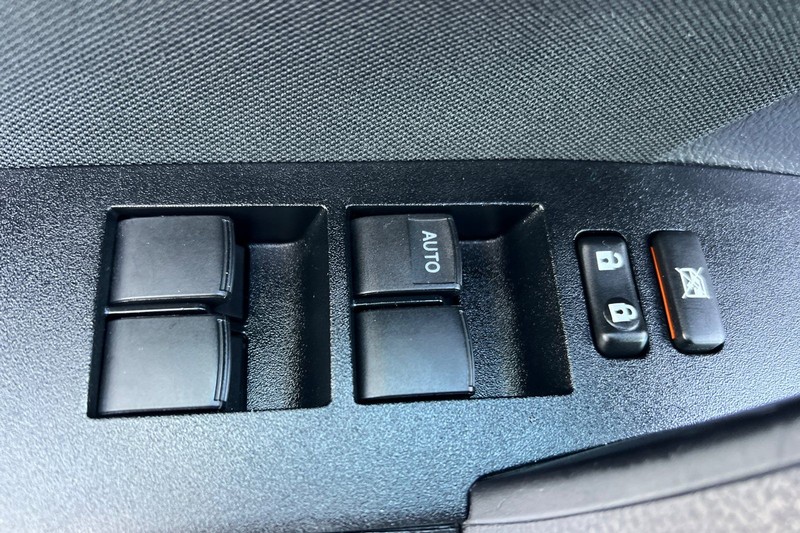 Toyota Corolla Vehicle Full-screen Gallery Image 11