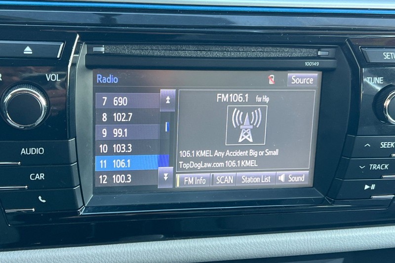 Toyota Corolla Vehicle Full-screen Gallery Image 17