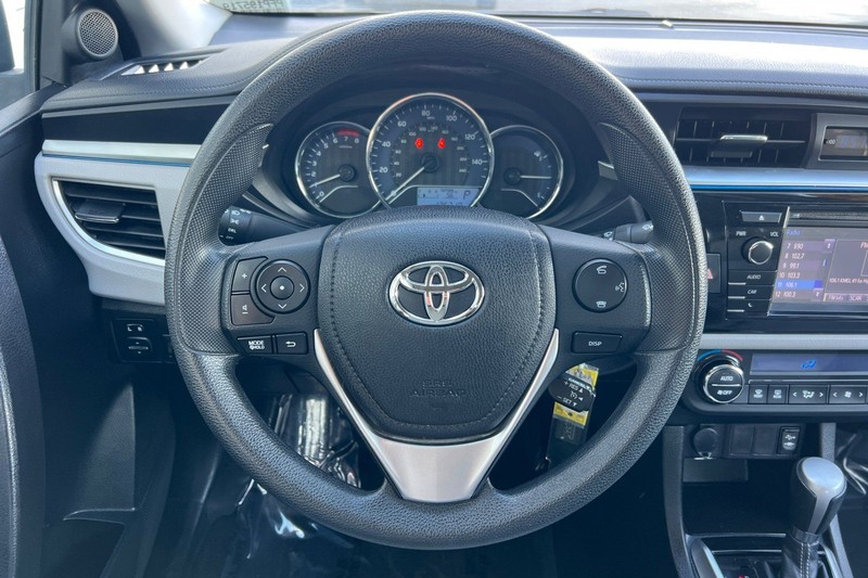 Toyota Corolla Vehicle Full-screen Gallery Image 21