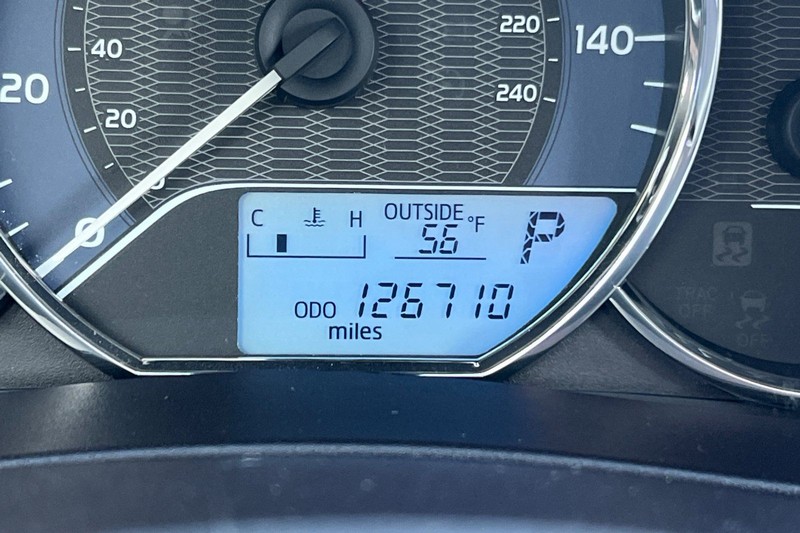 Toyota Corolla Vehicle Full-screen Gallery Image 23