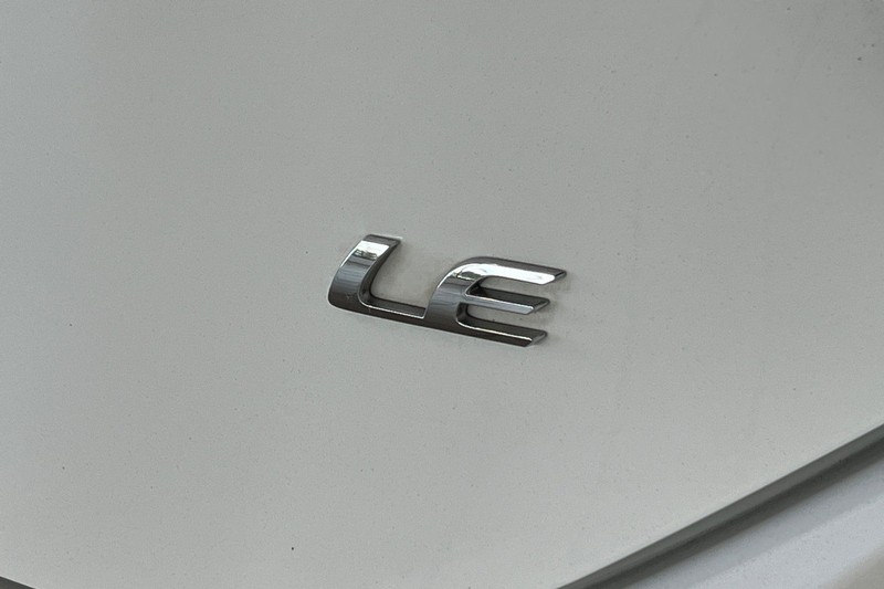 Toyota Corolla Vehicle Full-screen Gallery Image 25