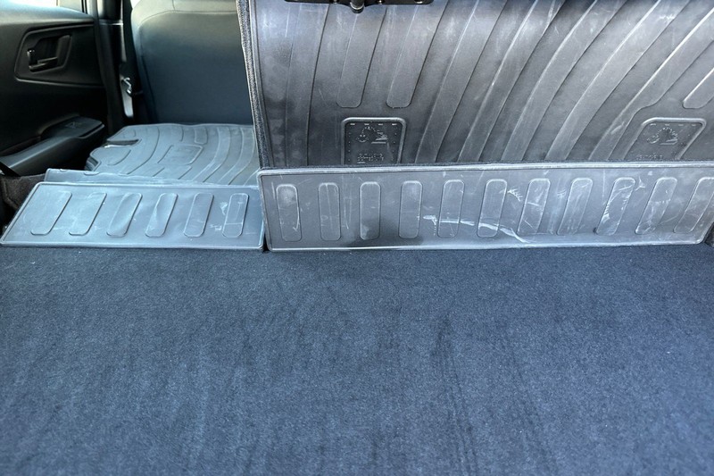 Toyota Prius Prime Vehicle Full-screen Gallery Image 15