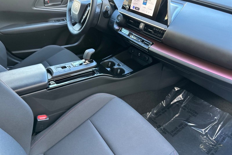 Toyota Prius Prime Vehicle Full-screen Gallery Image 16