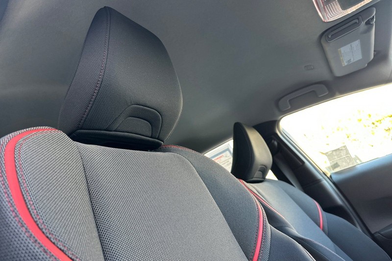 Toyota Prius Prime Vehicle Full-screen Gallery Image 17